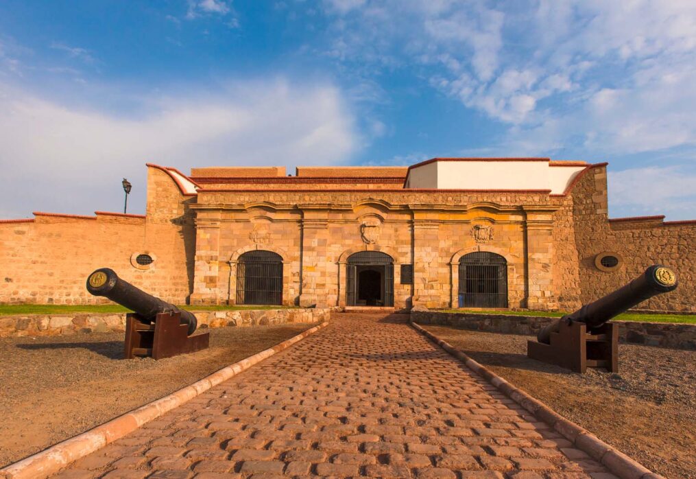 Descubre la Historia y Misterios de la Fortaleza del Real Felipe
